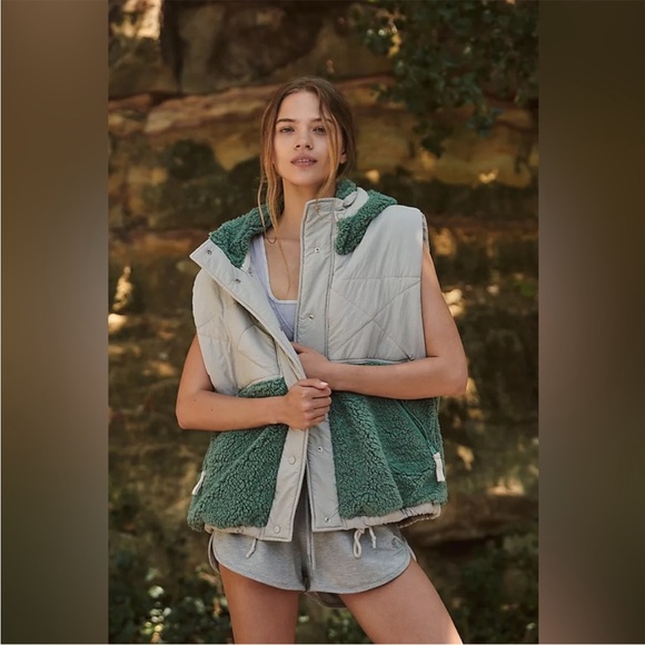 FP Movement Adventure Awaits Fleece Vest - Picture 2 of 9